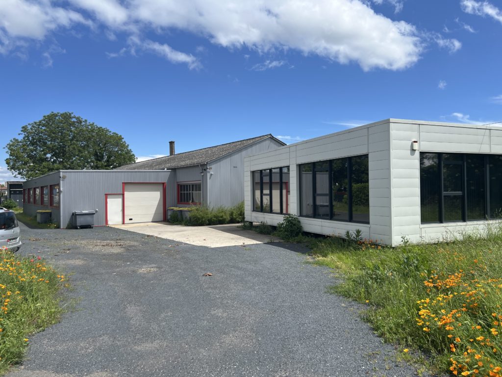 VENDU – AFC – 650 m² – GERZAT